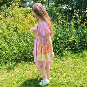 The Girlie Pop Tote Bag by Tundhi - Colour: Paisley Sorbet 🍧